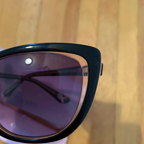 GUESS cat eye sunglasses Pink and Black Breast Cancer Awareness - Picture 3 of 7
